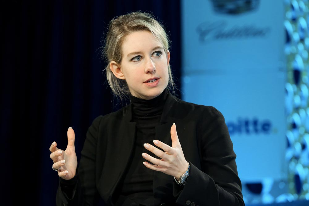 Elizabeth Holmes na pódiu