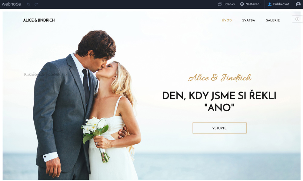 Editor nástroje Webnode, na kterém je zobrazena šablona s motivem svatby. Šablona je elegantní a je na ní ženich s nevěstou.