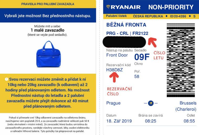 Boarding pass od Ryanairu, na kterém najdeme údaje jako rezervační číslo nebo číslo letu. Na obrázku na ně míří červená šipka