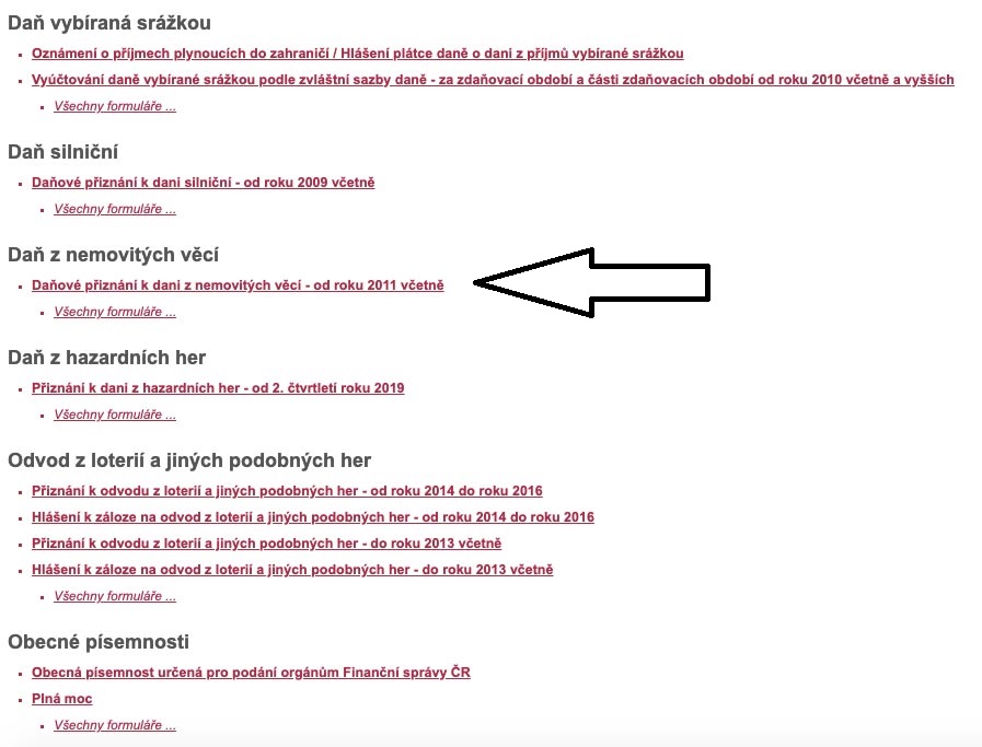 Webová stránka s různými formuláři k daním - formulář k přiznání k dani z nemovitých věcí je zhruba uprostřed.